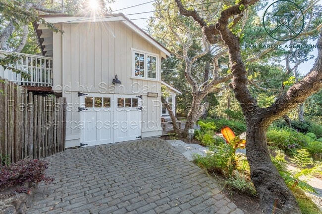 Building Photo - Immaculately Updated Two Bedroom (+Bonus) ... Rental