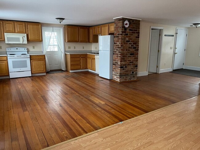 Building Photo - 122 Church St Unit B Rental