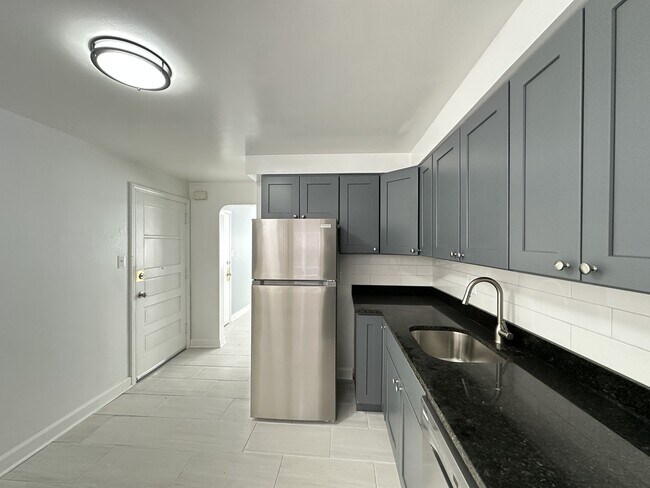 Photo - 6721 N California Ave Unit WG