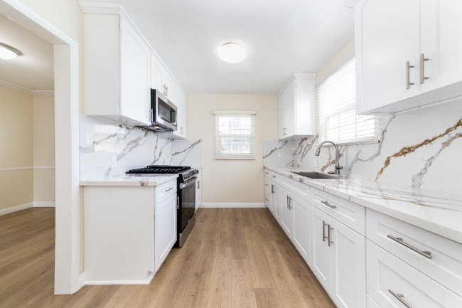 Photo - 2147 W 104th St