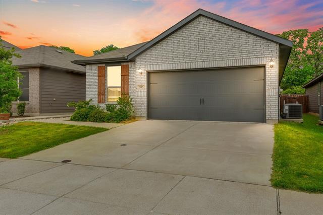 Building Photo - 585 Concho St