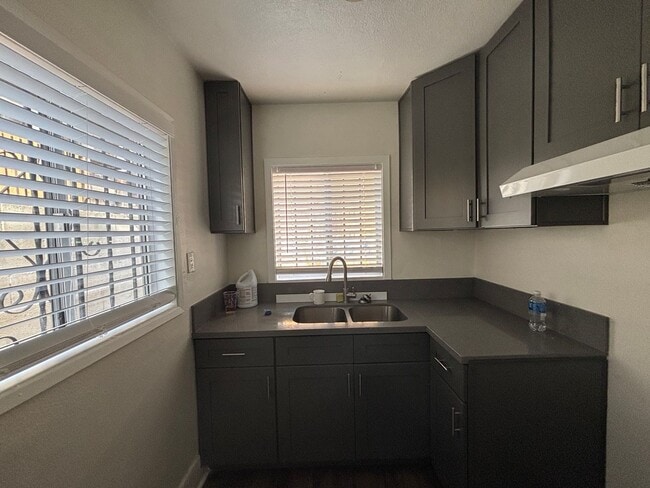 Photo - 1817 E 70th St Unidad 1817 1/4