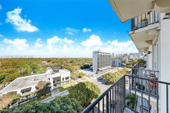 Photo - 2701 SW 3rd Ave Unidad 801