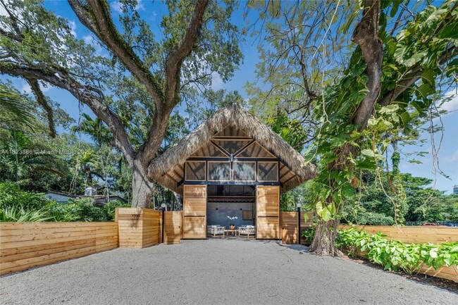 Photo - 1000 NW 9th Ct House