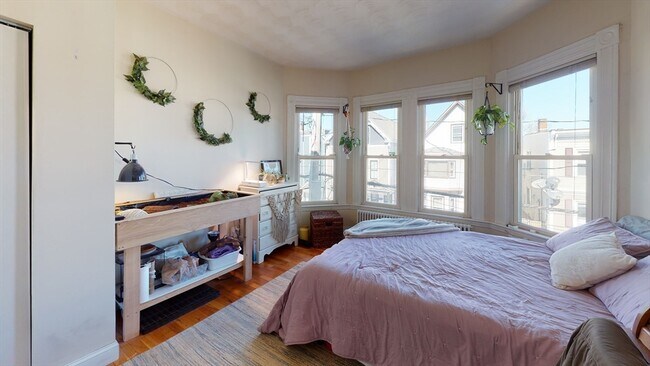 Photo - 27 Falcon St Unit 2