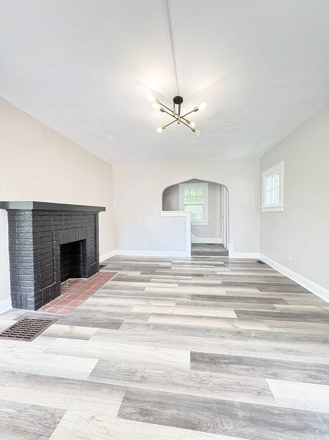 Photo - 804 Alvison Rd