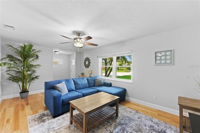 Photo - 909 Bentwood Ln