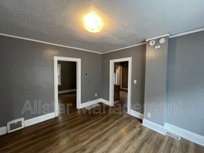 Photo - 10006 Lamontier Ave Unidad Up