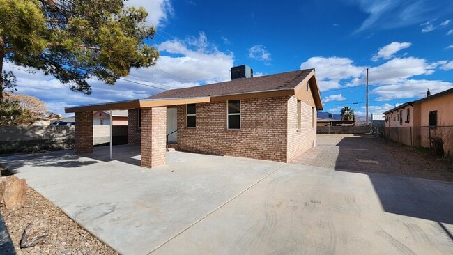 Building Photo - 211 Edgewood Blvd