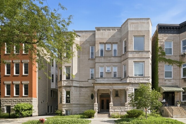 Building Photo - 626 W Buckingham Pl