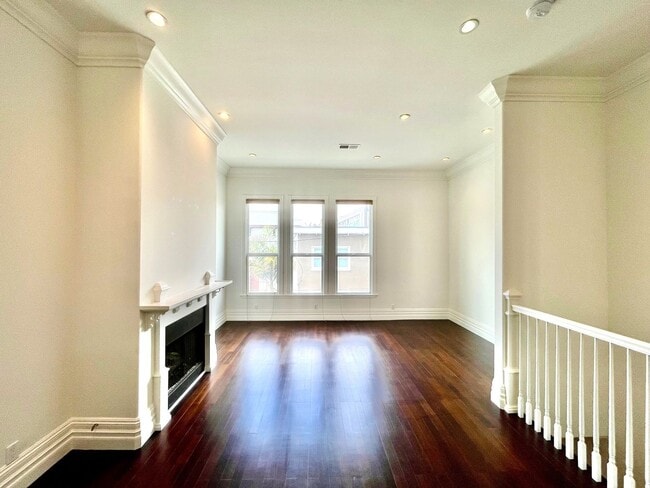 Building Photo - SPECTACULAR, TOP FLOOR 2 BED/2 BATH MISSIO... Rental