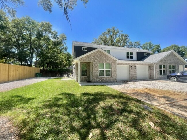 Photo - 213 Allen St