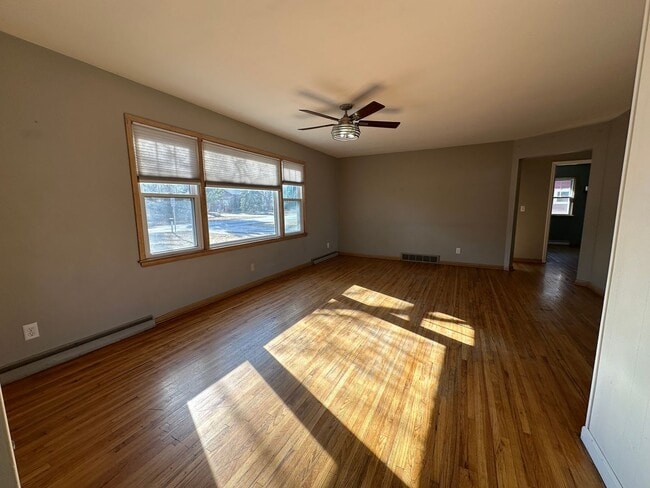 Photo - Updated 3 bedroom house in Badger now available! $1550