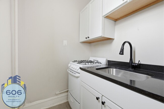 6912 N Ashland Ave Unit 103