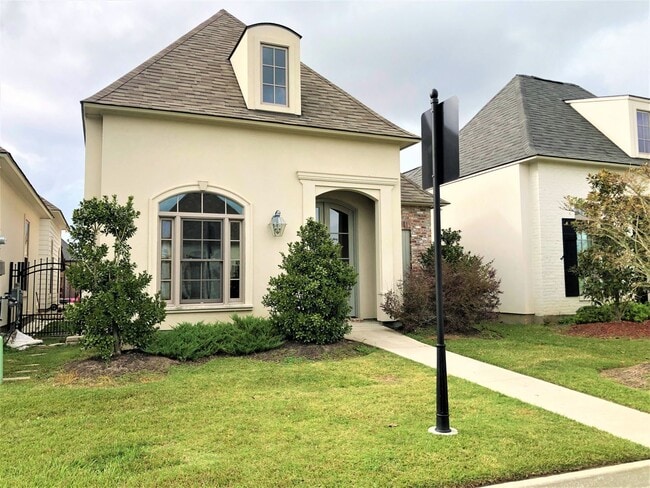 Building Photo - 3 Bedroom House off Nicholson with Community Pool