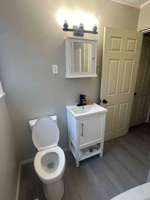 Photo - 877 Pontiac Ave