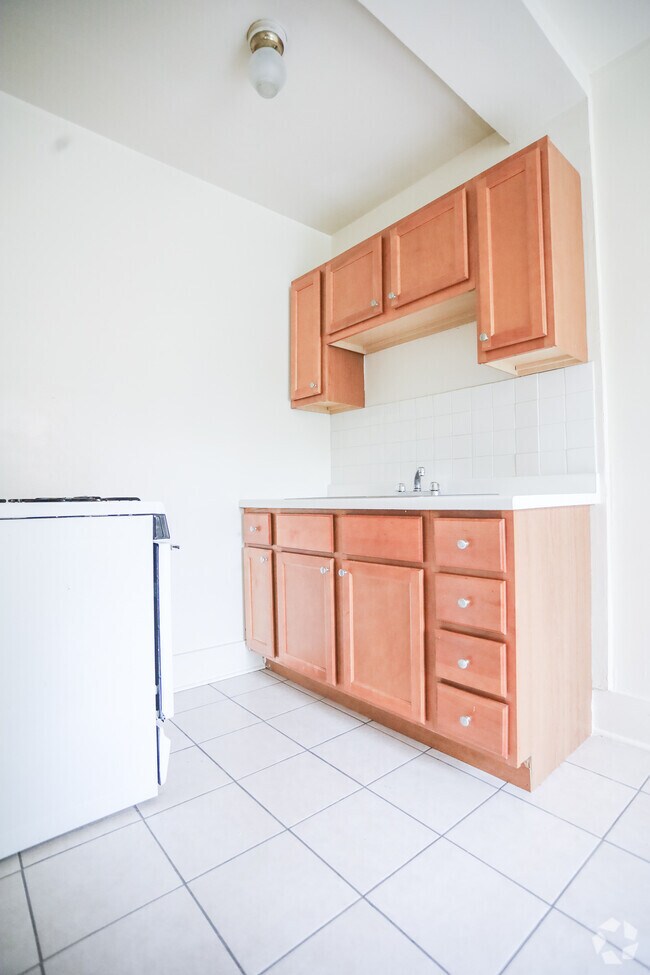 Building Photo - 1111 W Roscoe St Unit #9 Rental