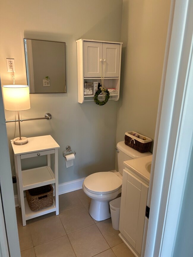 full bath - 617 Delles Rd Unit B