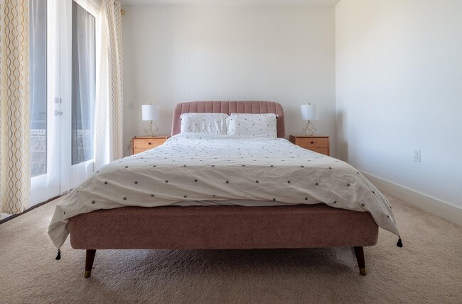 Photo - 2501 Simond Ave