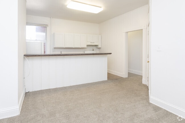 1BR, 1BA Plus - 850 SF Dinning Room
