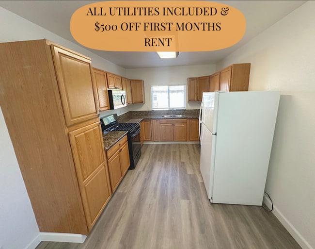 Photo - ALL UTILITIES INCLUDED!! $500 OFF FIRST MONTHS RENT!! Sparks 2 bedroom, 2.5 bath - Available Now!! Unidad 311 5th Street (Middle )
