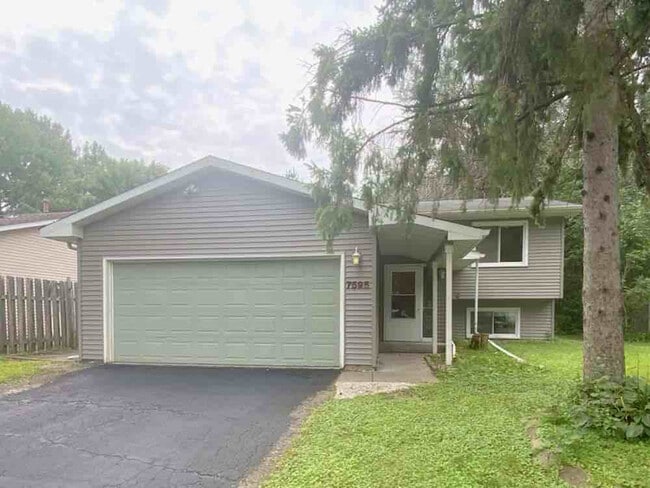 Building Photo - 7284 Springbrook Ln Rental