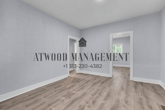 8693 Woodlawn Ave