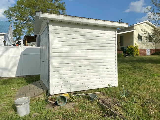 Photo - 109 E I St
