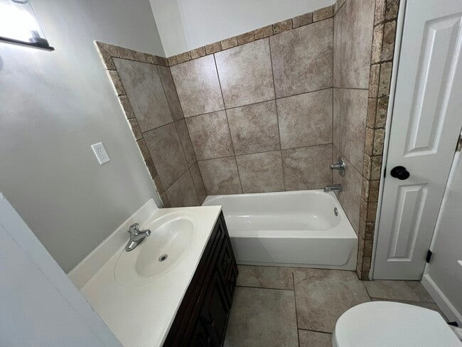 Photo - 208 5th Ave E