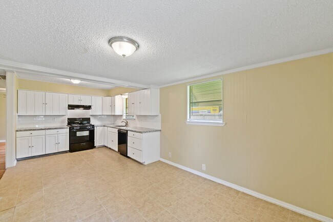 Photo - 821 Miller St