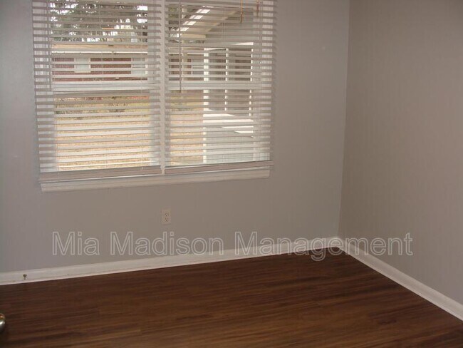 Photo - 11 Catherine Cir