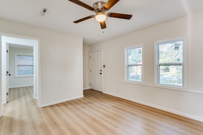Photo - 1018 N Volutsia Ave