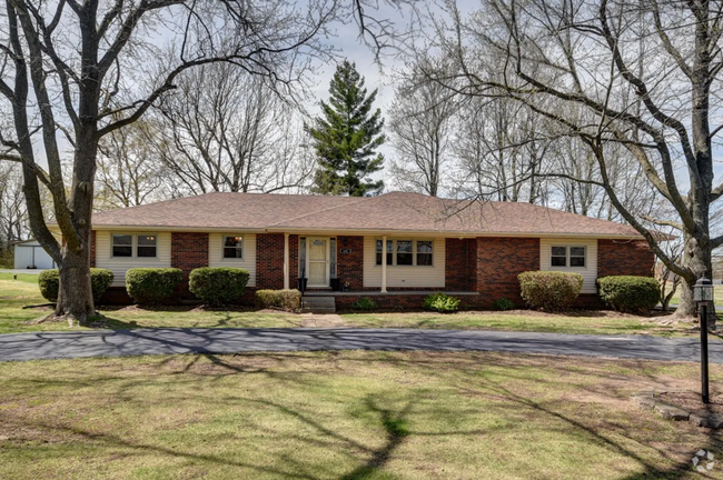 Building Photo - 695 N Gregg Rd Rental