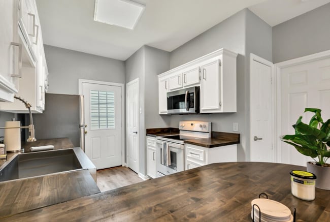 Photo - 4 bed 4 bath duplex - $550 per bed