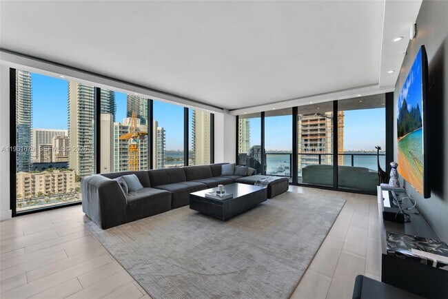 Building Photo - 460 NE 28th St Unit 1601