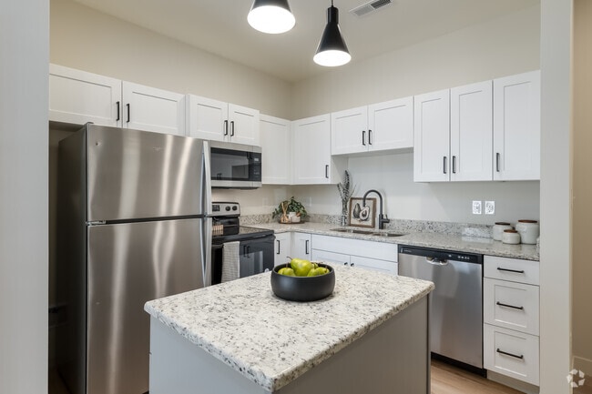 1BR, 1BA - 532SF - Kitchen - 1729 Midtown