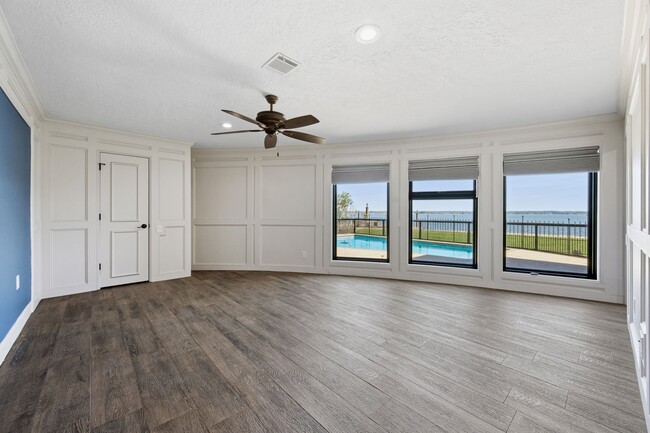 Photo - 11707 Edgewater Ct