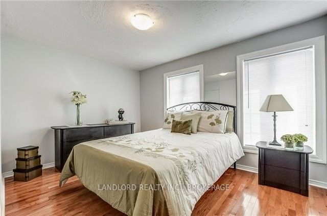 Photo - 28 Holwood Ave Unité Upper