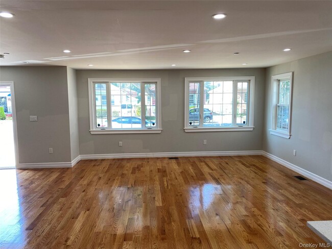 Building Photo - 132-11 160th St Rental