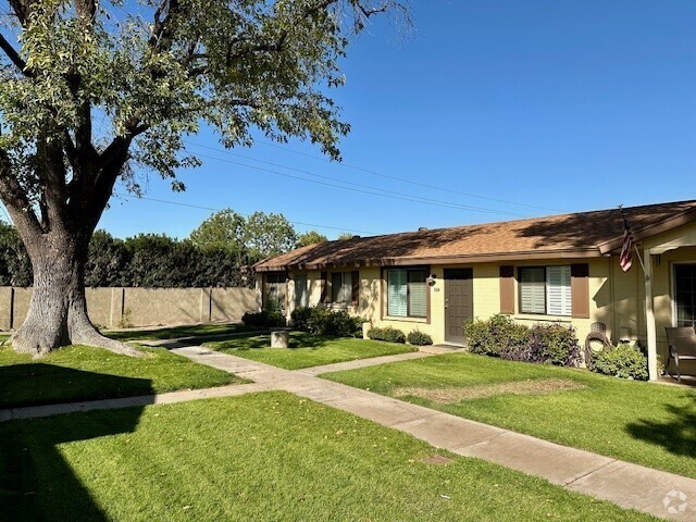 Building Photo - Gorgeous Updated Encanto Park Townhome