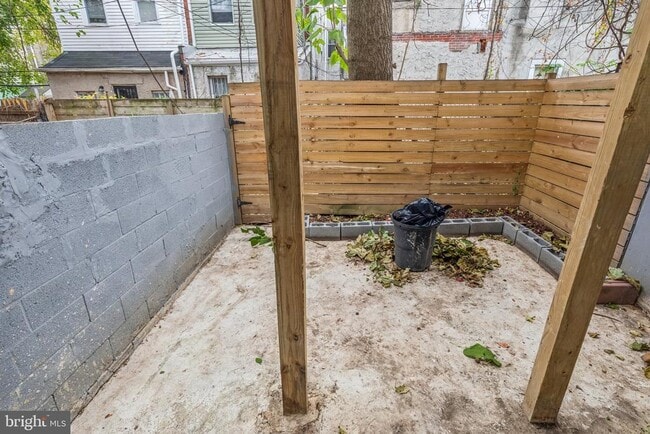 Photo - 5210 Rodman St