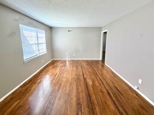 Photo - Now Leasing a 3-beroom 1 bath home in Whitehaven.