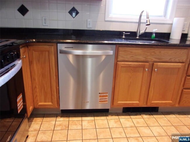 Photo - 1 Hawthorne Ave Unit 1