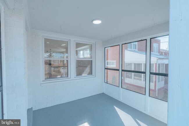 Photo - 413 Kennedy St NE