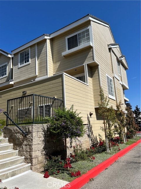 2800 Plaza del Amo