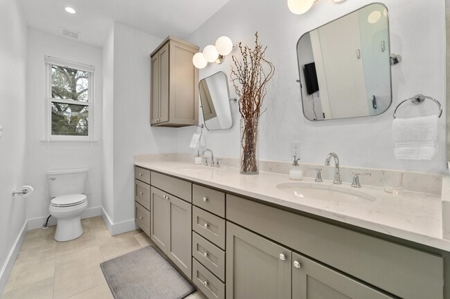 Photo - 1806 Garden St