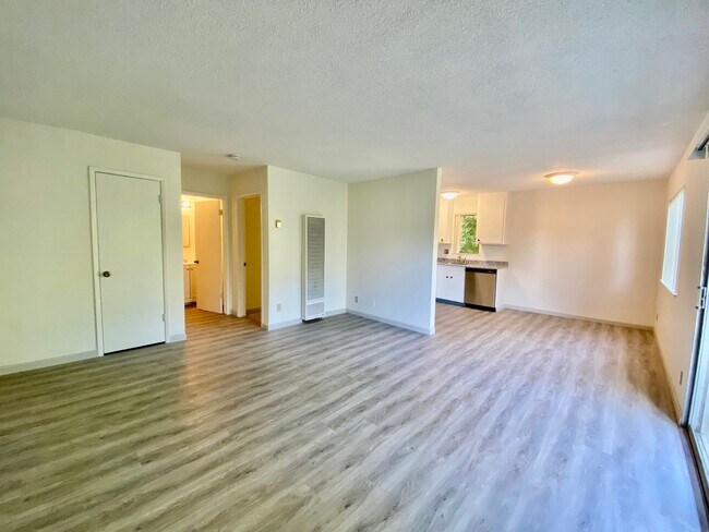 Photo - 635 El Dorado Ave