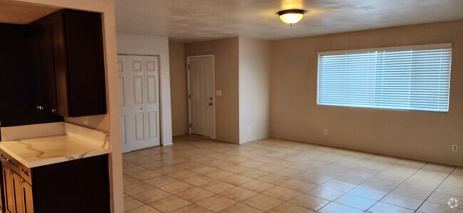 family room - 2619 Bancroft Dr Rental