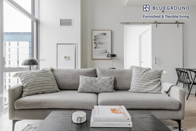 Photo - 311 W Illinois St Unit SI FL19-ID1135