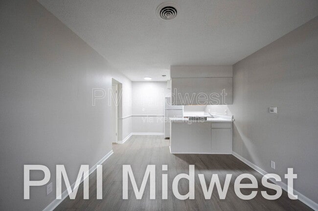 Photo - 323 E 8th St Unit B